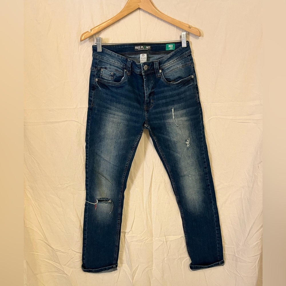 Free planet mens distressed denim jeans. Size 28x30